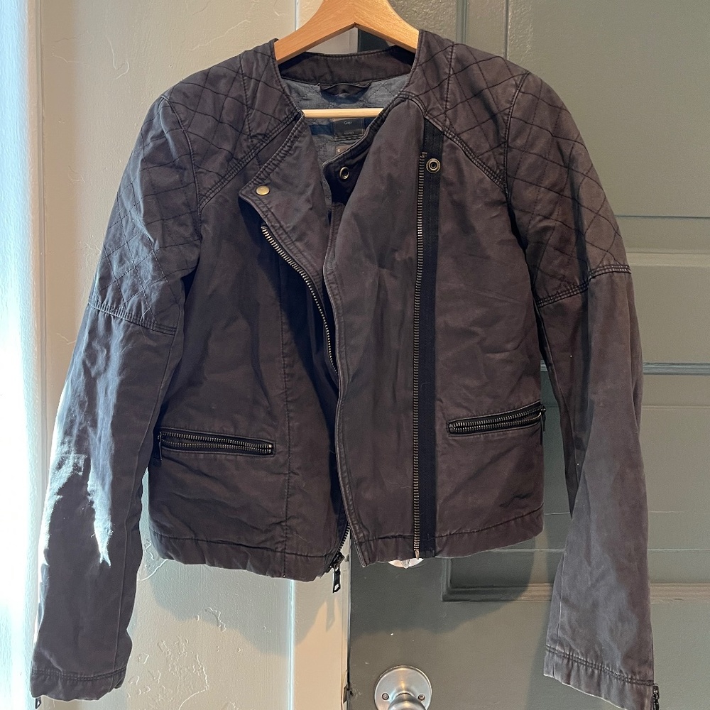 Gray Gap Cargo Jacker